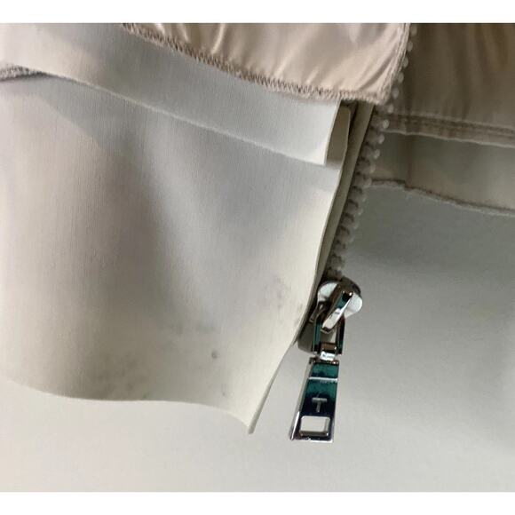 T Tahari Lightweight Beige Jacket Quilted Ruffles Flattering Size S - Picture 8 of 12